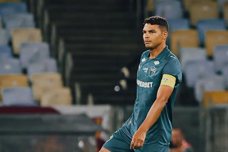 Fluminense pode ter desfalques de Thiago Silva e Freytes no clássico contra o Vasco neste sábado