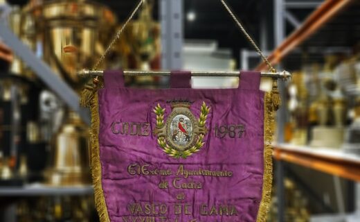 Flâmulas das conquistas dos 3 Troféus Ramón de Carranza são destaque no Museu Vasco da Gama