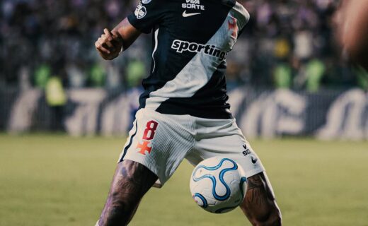 Jair celebra retorno aos gramados e destaca felicidade em ajudar a equipe