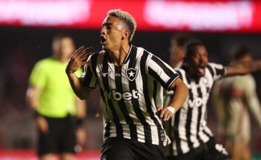 Série A: Vasco figura entre os 9 clubes com dívidas a jogadores, revela jornalista