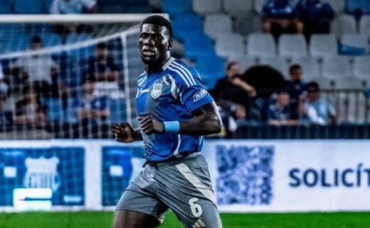 Vasco mira volante equatoriano Sergio Quintero, do Emelec