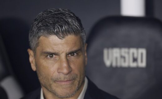 Vasco busca alternativas ofensivas enquanto melhora sua defesa sob comando de Pedro Emanuel