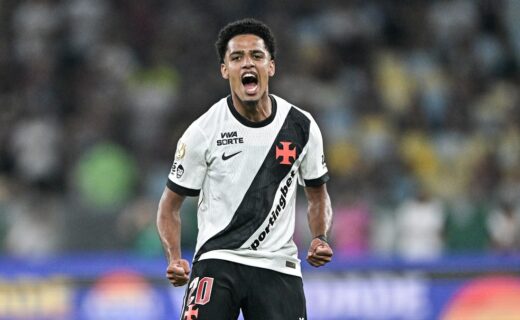 Brenner celebra dois gols e classificação, mas admite dívida com a torcida do Vasco