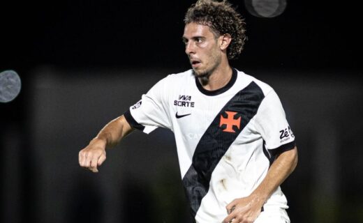 Nuno Moreira está suspenso para o confronto contra o Bahia, confirma Pedro Emanuel