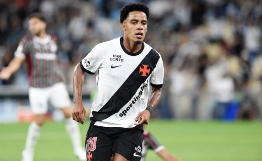 Brenner brilha no Vasco com dois gols e conquista a redenção em duelo contra o Fluminense