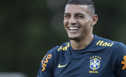 Vasco mantém esperanças por Yeboah e observa argentino Pablo Solari como opção