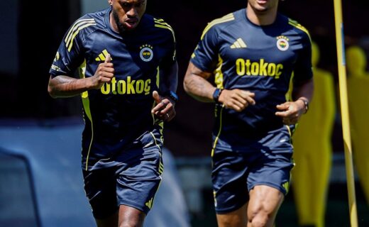 Vasco demonstra interesse em Fred, atacante do Fenerbahçe