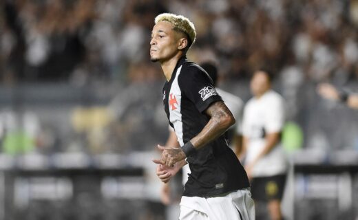 Vasco aposta em Adson para se firmar no ataque após desfalques importantes