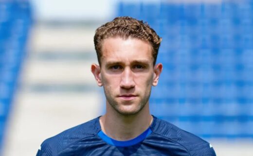 Vasco avança nas negociações para contratar o zagueiro Arthur Chaves