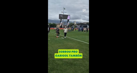 Vascaínos hostilizam Neymar e Gabigol em São Januário; assista ao vídeo
