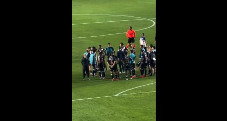 Vasco: Pedro Emanuel convoca elenco para reunião no gramado após revés contra o Santos