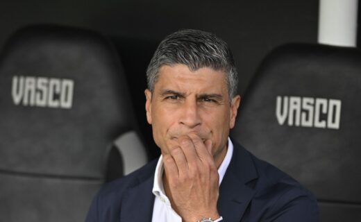 Entrevista coletiva de Pedro Emanuel aborda outros temas após derrota do Vasco para o Santos por 3 a 0