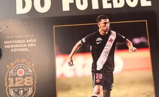Vasco: Rojas compartilha foto com material sobre a história do clube