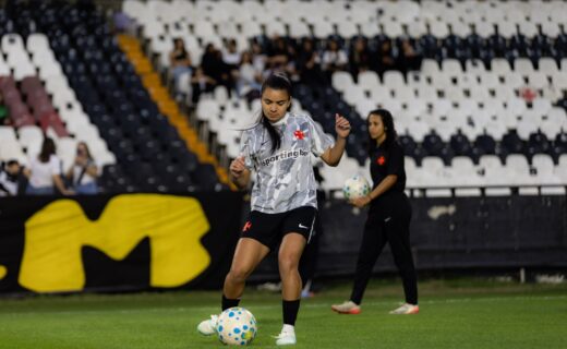 Feminino: Aquecimento das jogadoras do Vasco antes do confronto com o Taubaté em fotos