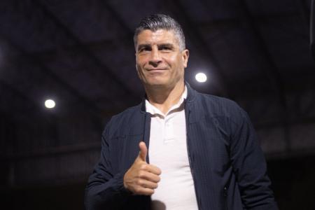 Torcida do Vasco deixa Pedro Emanuel arrepiado com apoio intenso