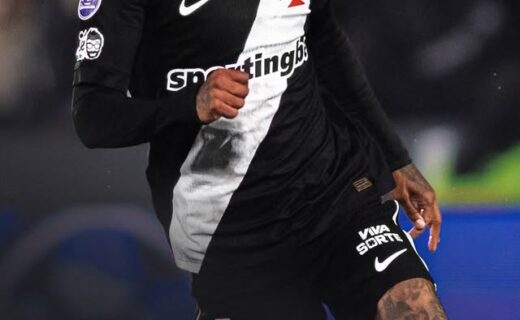 Vasco celebra aniversário de Tchê Tchê com homenagem especial