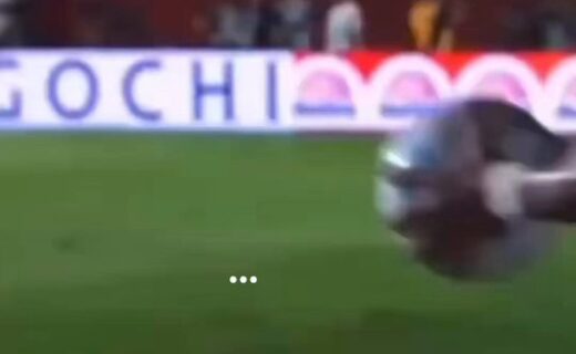 Lucas Freitas cai no gramado durante partida contra o Vitória e vídeo se torna viral