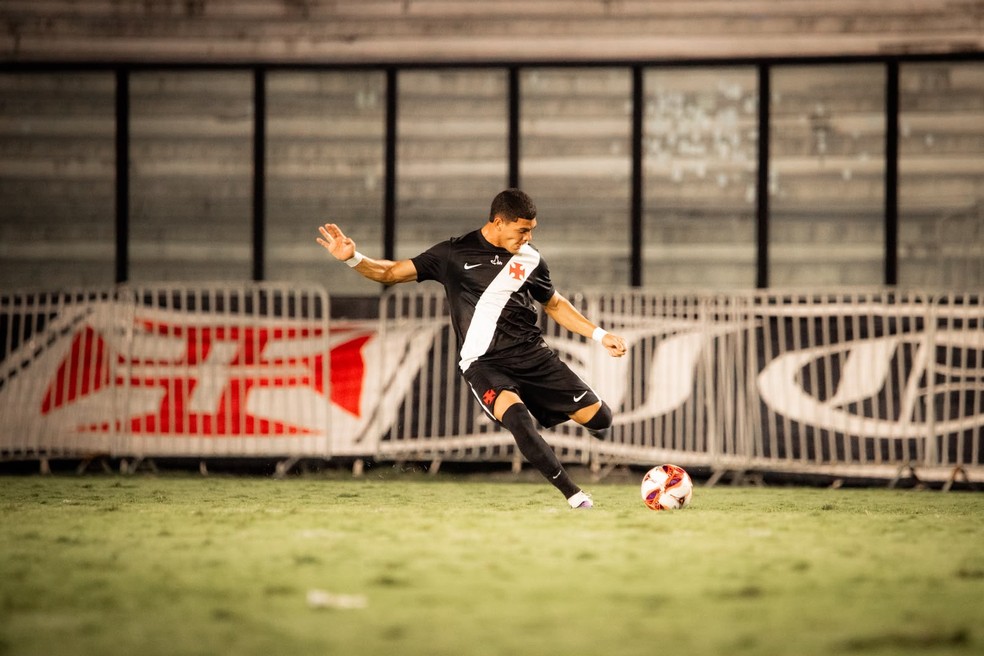 Alison é lateral-esquerdo do Vasco sub-20 — Foto: Dikran Sahagian/Vasco