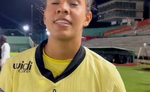 Carolzinha celebra a classificação do Vasco Feminino para a final do Brasileiro A2
