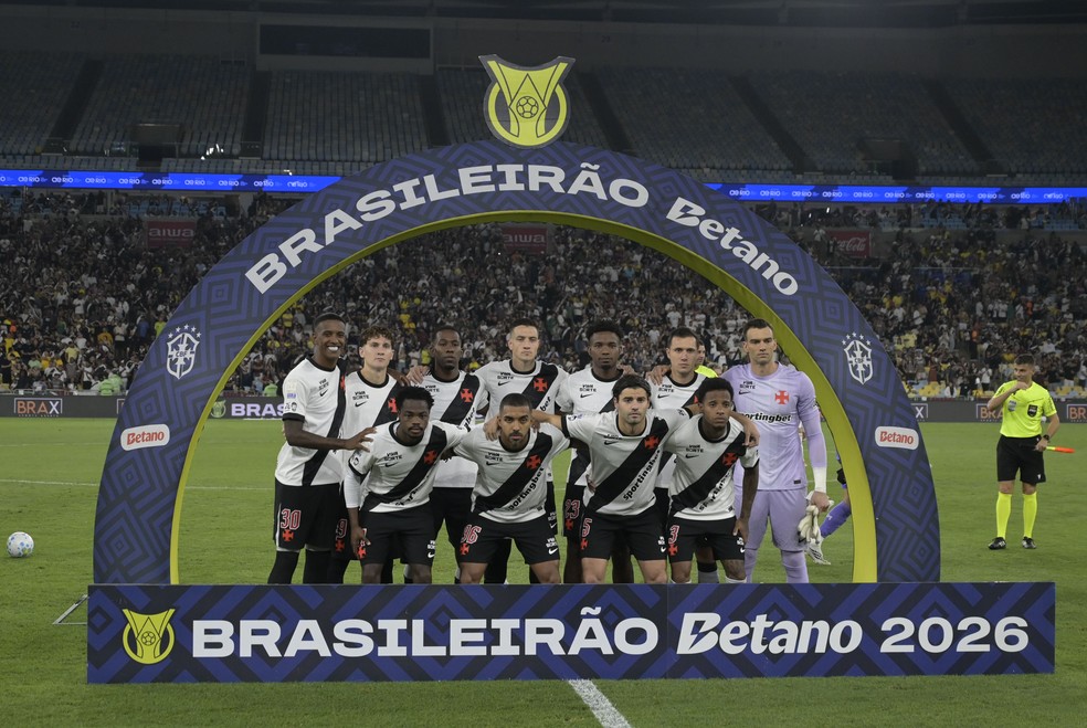 Vasco escalado para a partida contra o Fluminense — Foto: André Durão