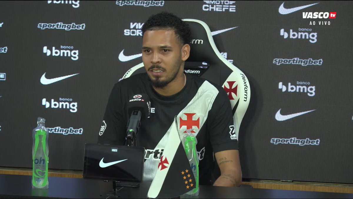Gabriel celebra retorno ao Vasco após proposta