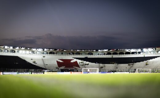 Vasco e Coritiba se enfrentam neste sábado, às 20h30, em São Januário, com objetivos distintos na tabela do Campeonato Brasileiro