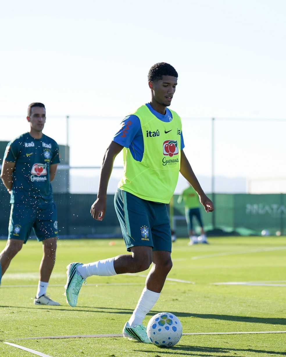 Ramon Rique, do Vasco, com seleção brasileira sub-20' — Foto: Nelson Terme/CBF
