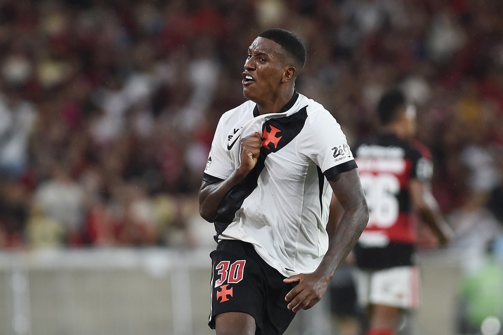 Robert Renan vibra com gol | Flamengo x Vasco — Foto: André Durão