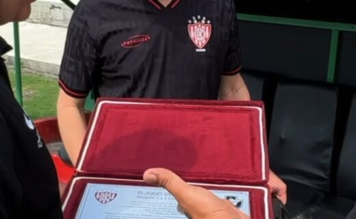 Noroeste entrega placa comemorativa ao Vasco em homenagem ao confronto histórico de 1950 em Bauru
