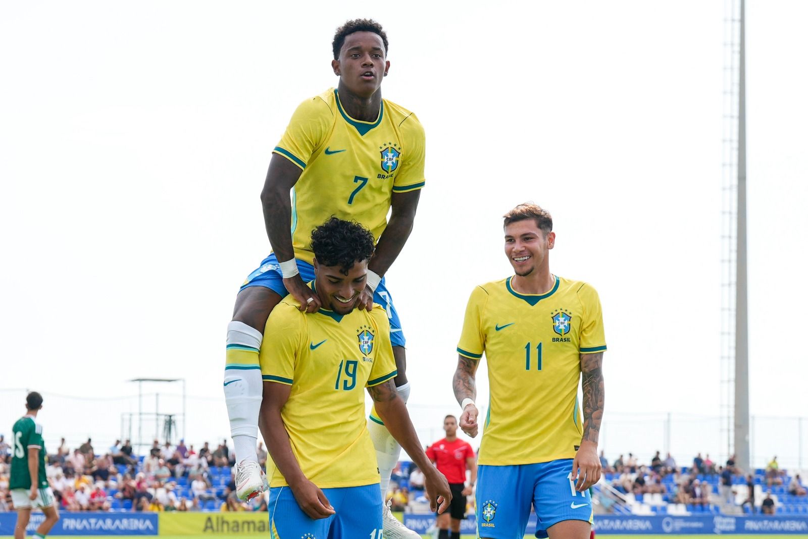 Atletas celebram gol marcado _Créditos: Nelson Terme /CBF_