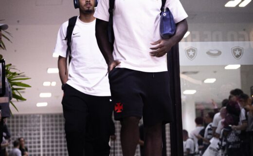 Elenco do Vasco chega ao Engenhão para mais uma rodada do Brasileirão