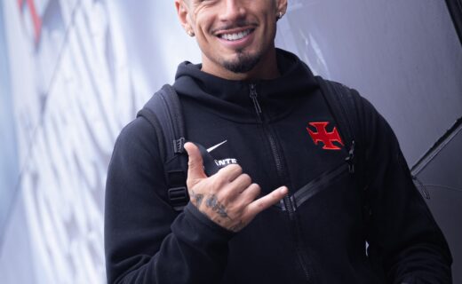 Vasco compartilha fotos da viagem do elenco para Buenos Aires