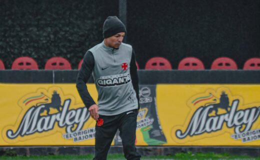 Deportivo Riestra destaca treino do Vasco em seu CT antes da semifinal da CONMEBOL Sul-Americana
