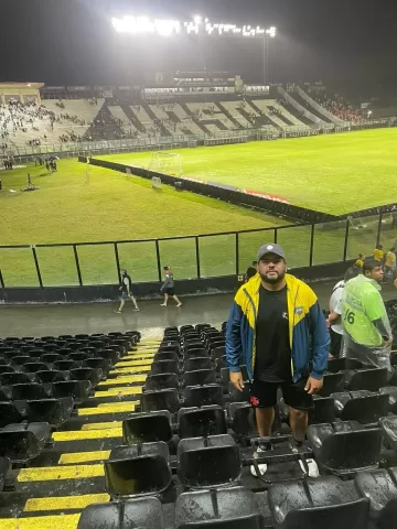 Presidente do consulado do Boca no Rio, Brian Muhs adotou o Vasco como o time a torcer no BrasilImagem: Arquivo pessoal