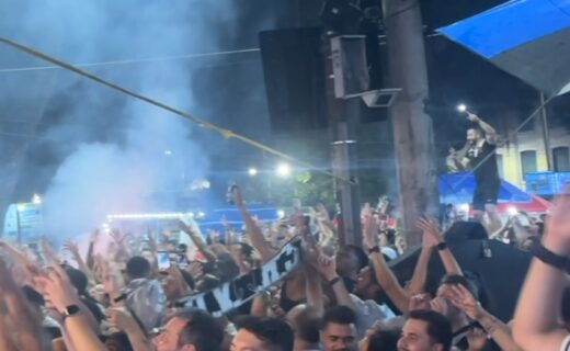 Vasco compartilha vídeo da festa da torcida no Candinho durante partida contra o Boca Juniors