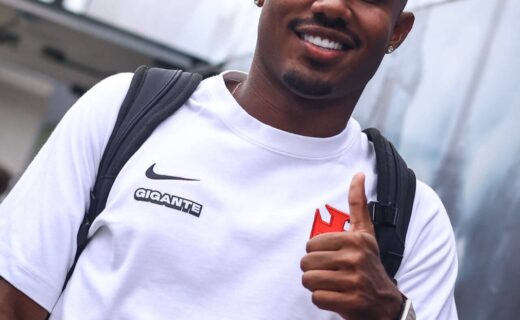 Vasco compartilha fotos da viagem do elenco para São Paulo