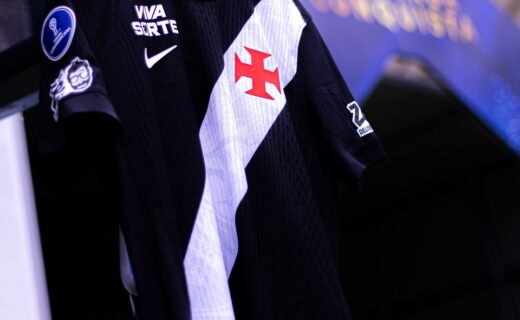 Vasco divulga imagem da camisa que usará contra o Boca Juniors nesta terça-feira