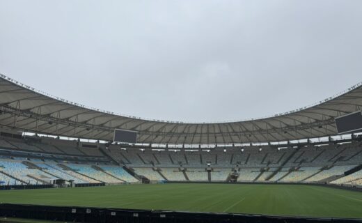 Estado do gramado do Maracanã é verificado um dia após Vasco x Boca Juniors