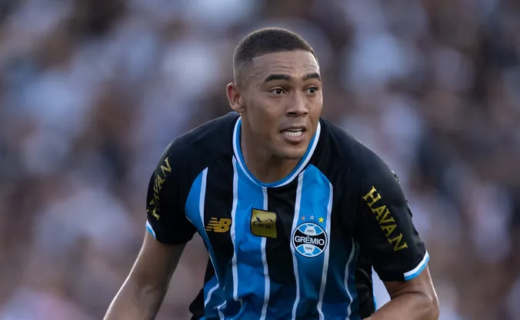 Carlos Vinícius, do Grêmio, desmente rumores sobre pré-contrato com o Vasco