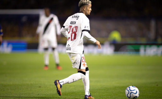 Adson se destaca na Copa Sul-Americana e marca gol decisivo contra o Boca Juniors