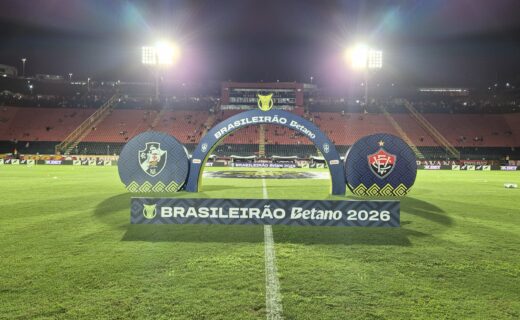 Vasco enfrenta o Vitória na Copa do Brasil