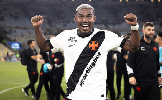 Jogadores celebram vitória sobre o Grêmio nas redes sociais