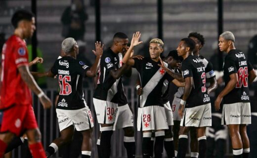 Vasco avança para o play-off da Sul-Americana ao derrotar Barracas Central por 3 a 0
