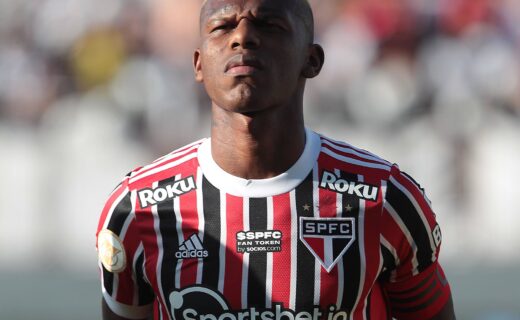 Arboleda acerta verbalmente com o Santos, após rumores de transferência para o Vasco