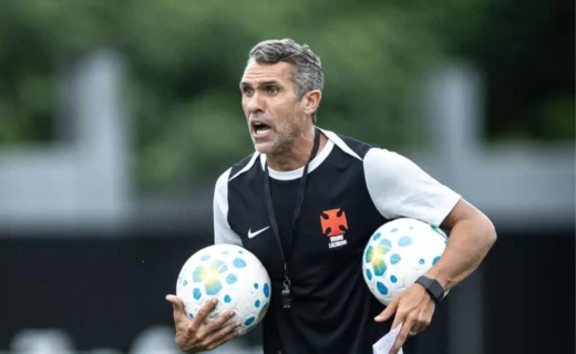 Vasco anuncia Bruno Lazaroni como técnico para duelo contra o Vitória