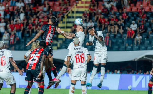 Vasco é superado pelo Vitória em Salvador na estreia de Pedro Emanuel: 1 a 0