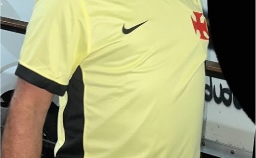 Nova camisa 3 do Vasco é divulgada em foto que circula nas redes sociais