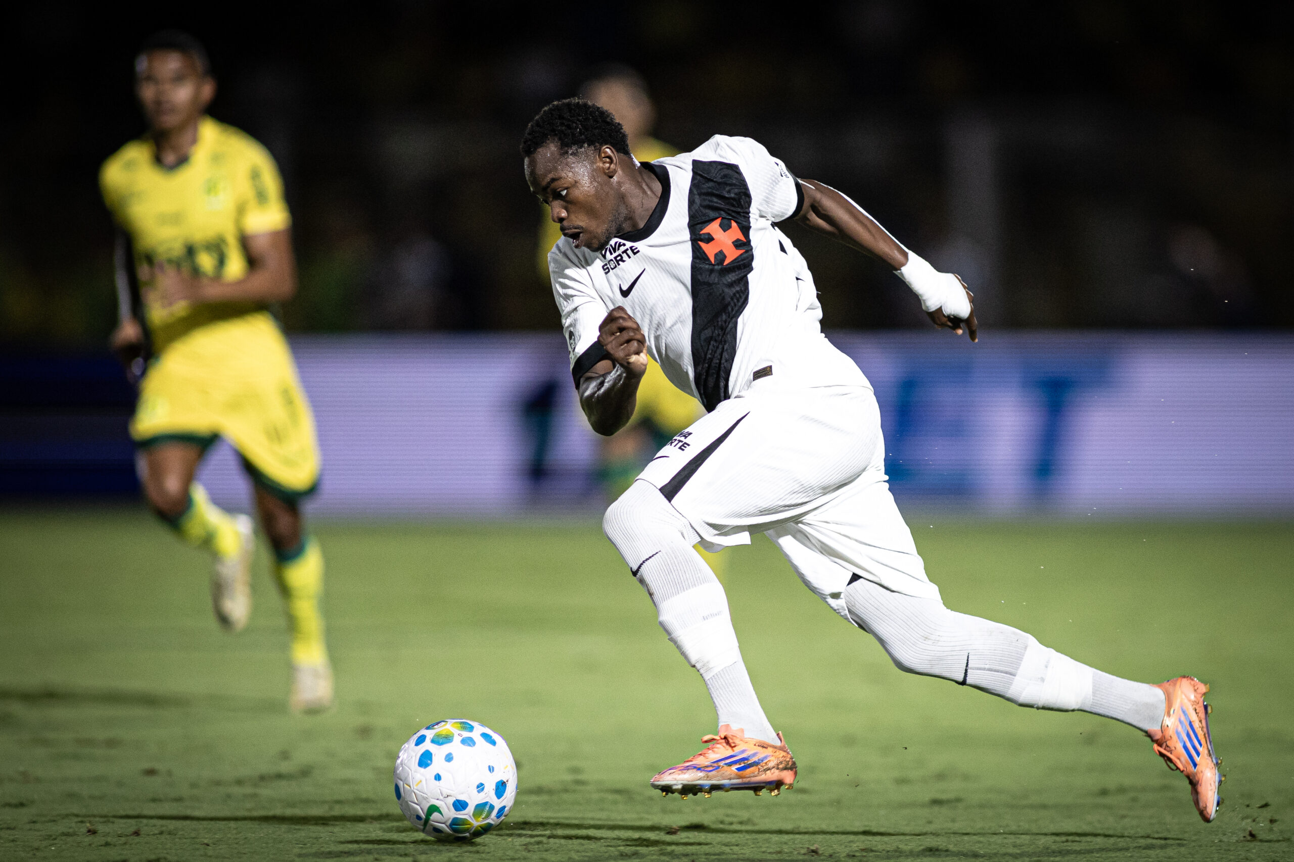 Times europeus demonstram interesse em Andrés Gómez, do Vasco