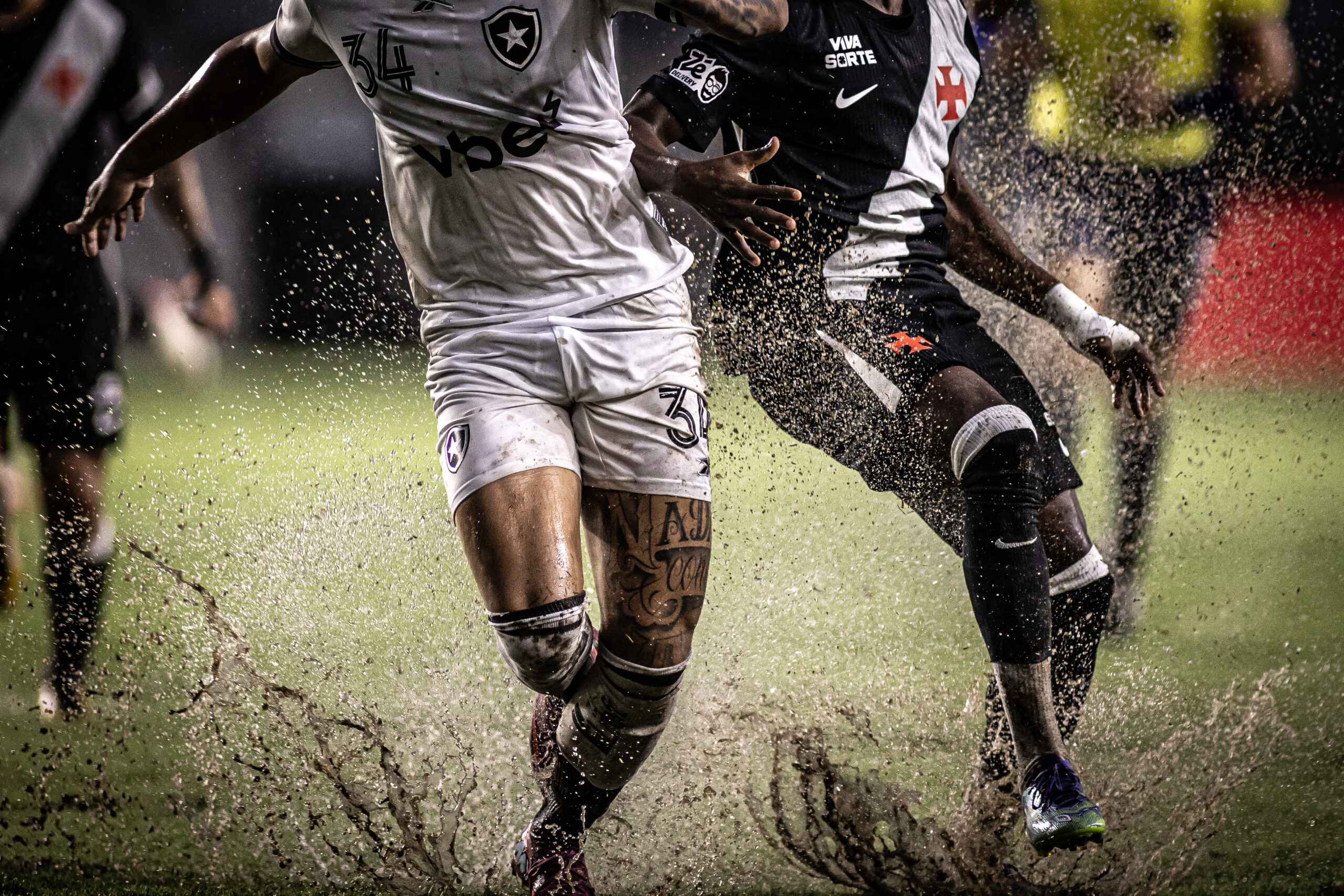 Vasco e Botafogo: veja lista de desfalques e jogadores pendurados