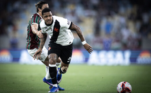 Renato Gaúcho promove David ao time titular após período no banco